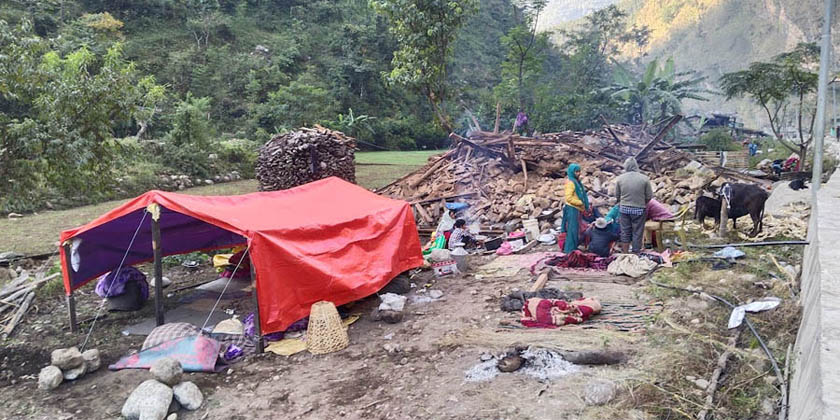 भूकम्पपीडित भन्छन् –'घरभित्र पुरिएर पनि भाग्यले बाच्यौँ'